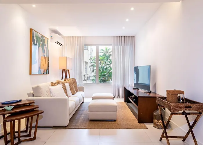 3 Quartos No Leblon A 2 Min. Da Praia | Gsm493/203