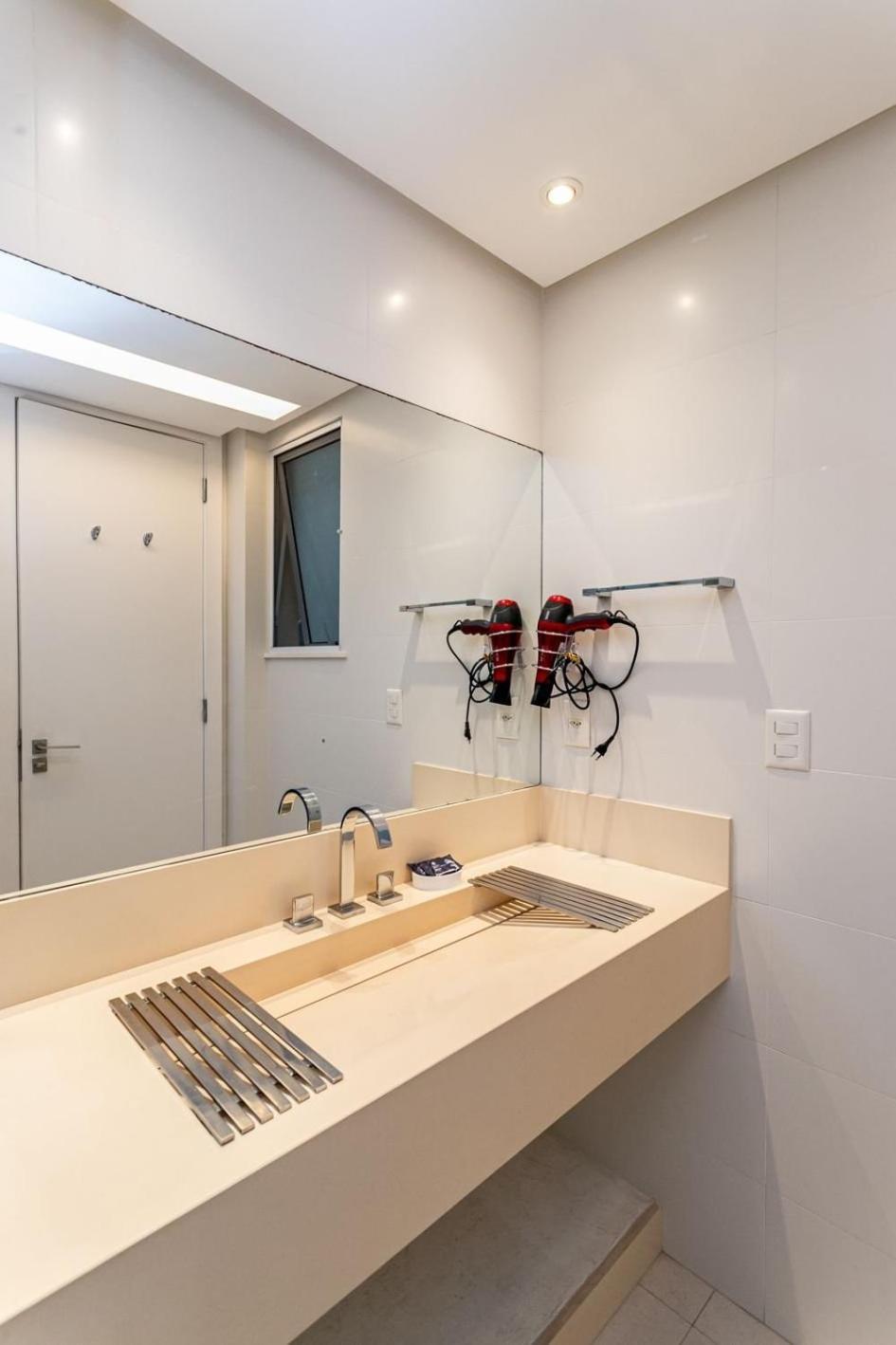 Apartamento 3 Quartos No Leblon A 2 Min. Da | Gsm493/203 *